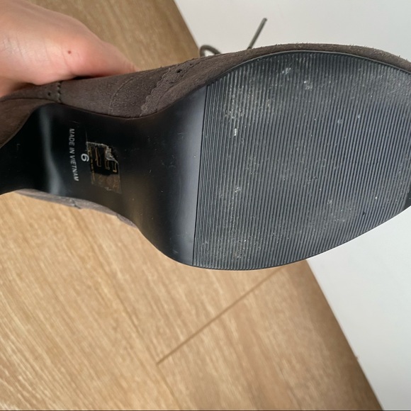 Heels with Lace - Picture 3 of 7